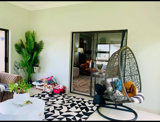 3 BEDROOM PROPERTY TO RENT IN MIDSTREAM HILL